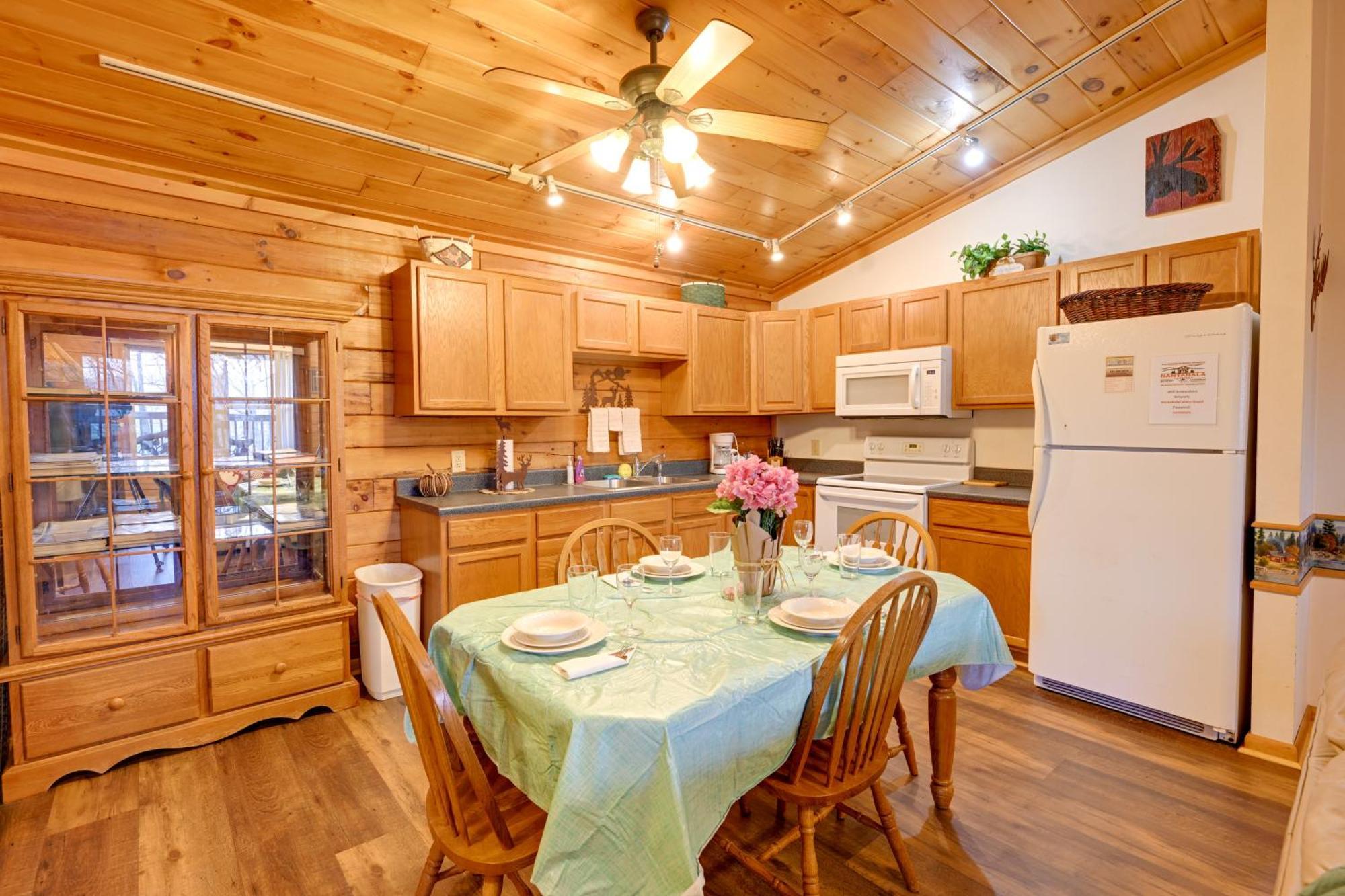 Cozy Deer Glen Cabin With Private Hot Tub And Porch! บรายซันซิตี ภายนอก รูปภาพ